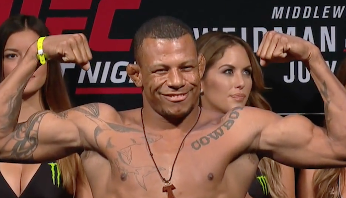 Бес айлық баласын жолда тастап кеткен UFC спортшысына іздеу жарияланды Бес айлық баласын жолда тастап кеткен UFC спортшысына іздеу жарияланды - на sport.bugin.kz
