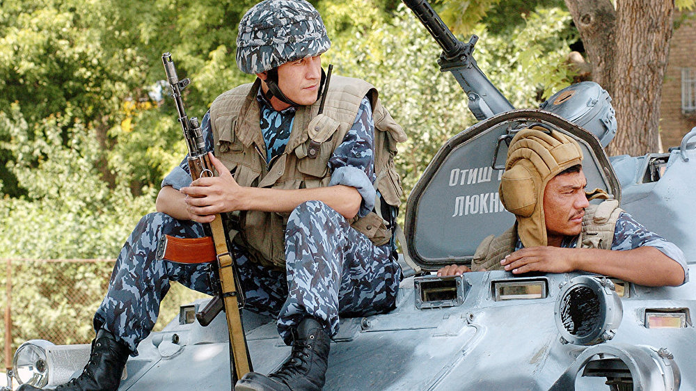Қырғызстандағы дүрбелең: Өзбек әскері қырғыз елінің су қоймасын қоршауға алды Қырғызстандағы дүрбелең: Өзбек әскері қырғыз елінің су қоймасын қоршауға алды - на politic.bugin.kz