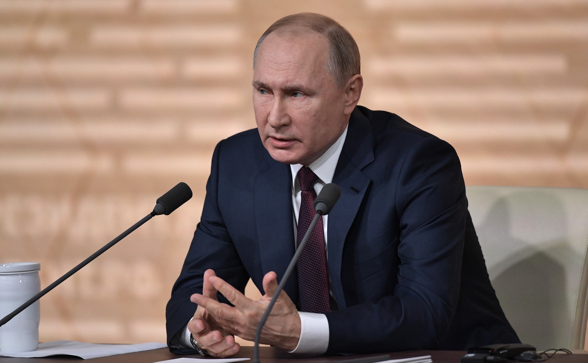 Лифтідегі Путин: халық Ресей басшысын балағаттап тастады Лифтідегі Путин: халық Ресей басшысын балағаттап тастады - на politic.bugin.kz