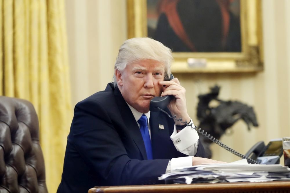 Трамп телефонмен сөйлескен әңгімелерін құпияда ұстамақ Трамп телефонмен сөйлескен әңгімелерін құпияда ұстамақ - на politic.bugin.kz