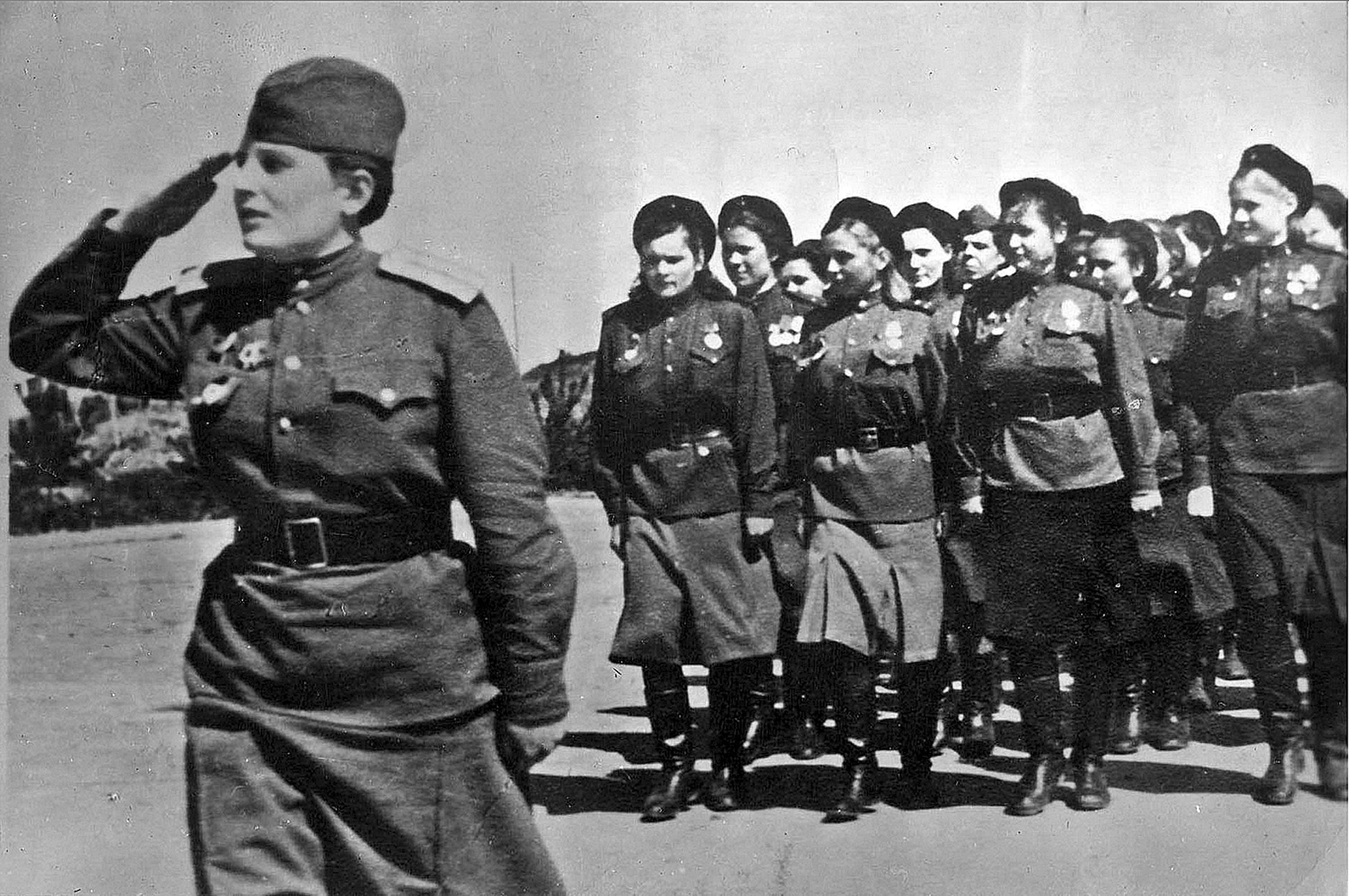 Какая жизнь была до войны. Женщины во время войны 1941-1945. Женщины-солдаты 1941.